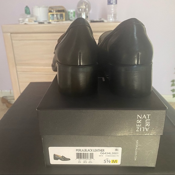 Naturalized Perla Black Leather - Picture 3 of 4